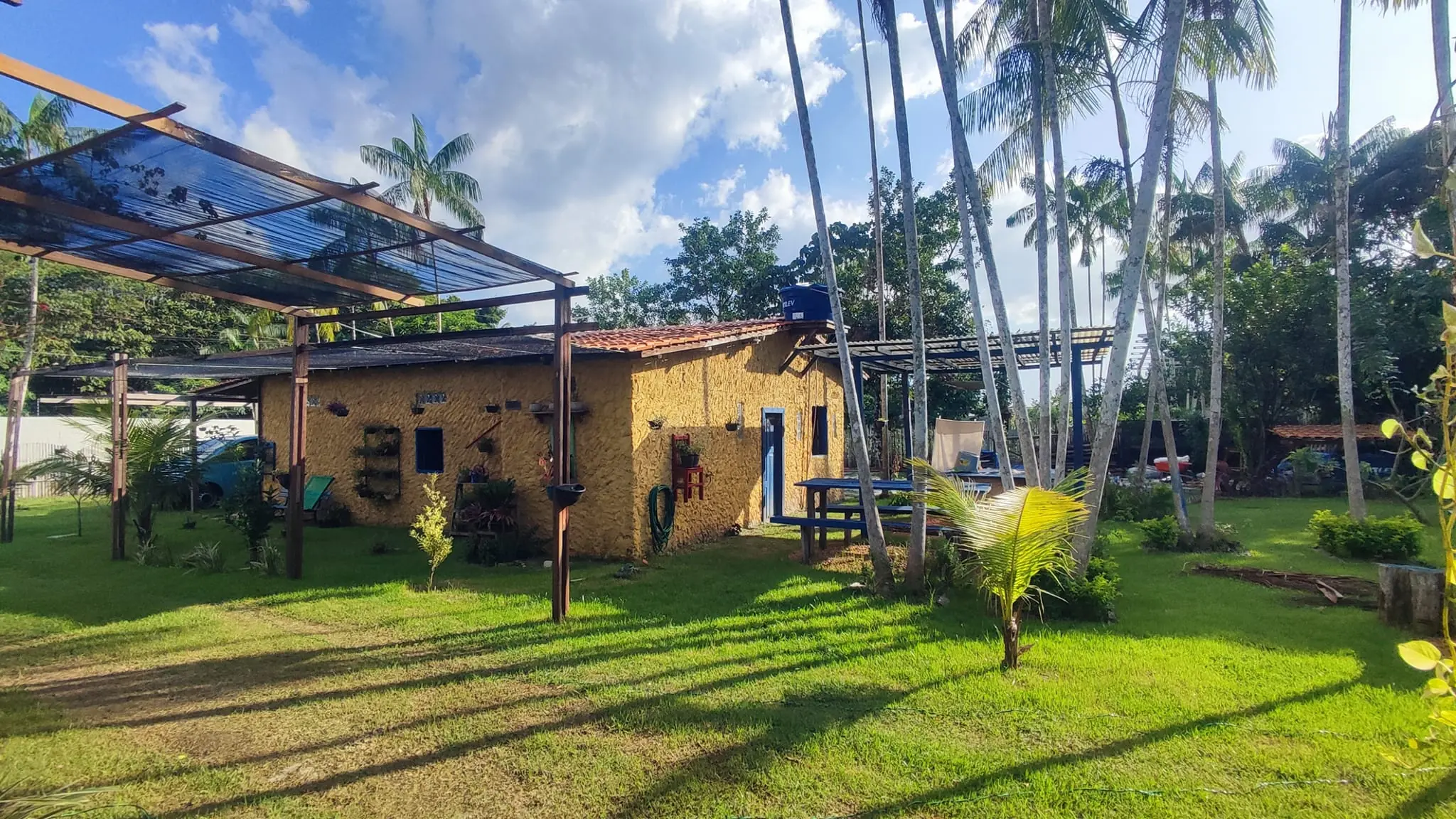 Jardim e verde — Mi Casa, Su Casa